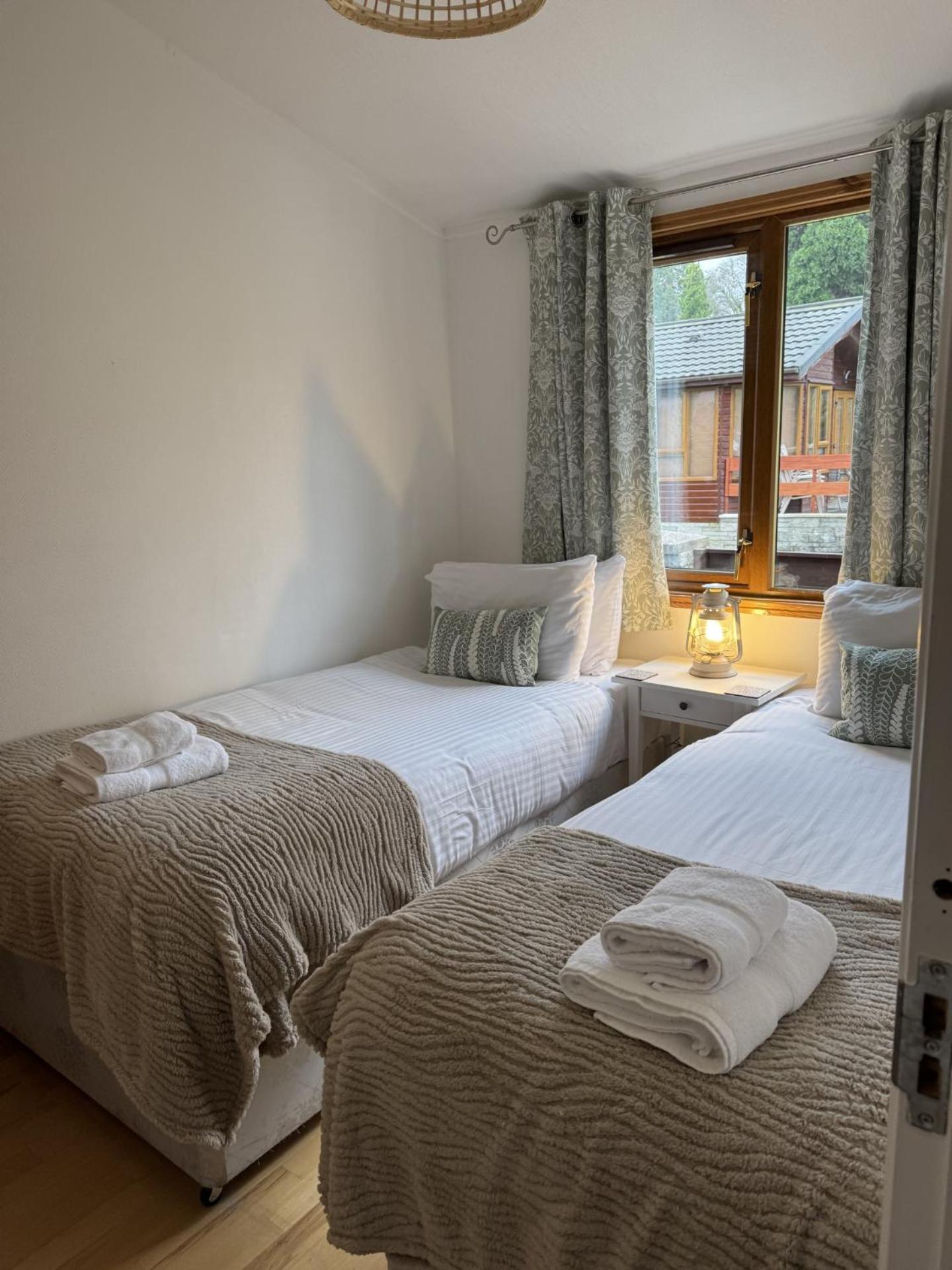 Walled Garden Lodges Loch Lomond 巴洛赫 外观 照片